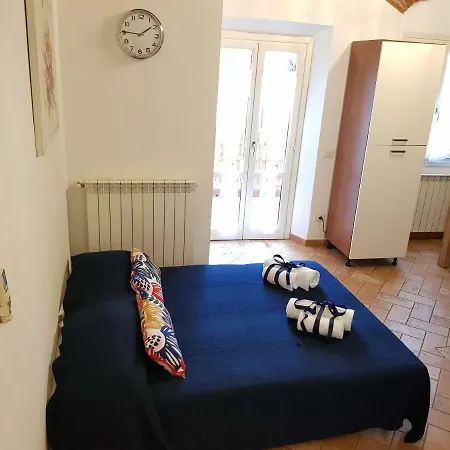 Dante In Apartment *